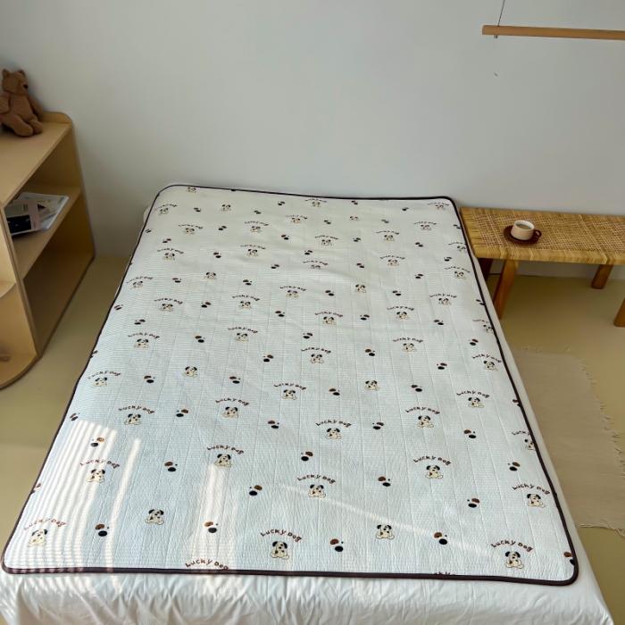 91家纺网 家纺一手货源 找家纺 汇庭 2023新款卡通印花单品床盖系列 掌门狗