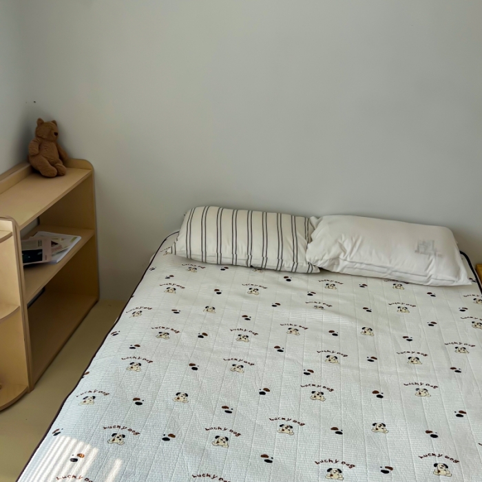 91家纺网 家纺一手货源 找家纺 汇庭 2023新款卡通印花单品床盖系列 掌门狗