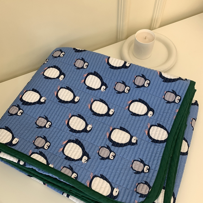 91家纺网 家纺一手货源 找家纺 汇庭 2023新款卡通印花单品床盖系列-实拍 小企鹅