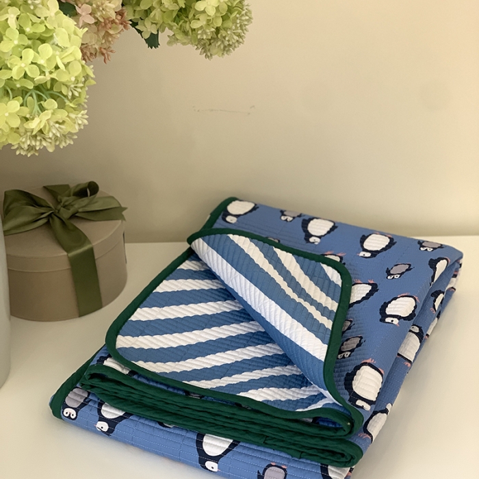 91家纺网 家纺一手货源 找家纺 汇庭 2023新款卡通印花单品床盖系列-实拍 小企鹅