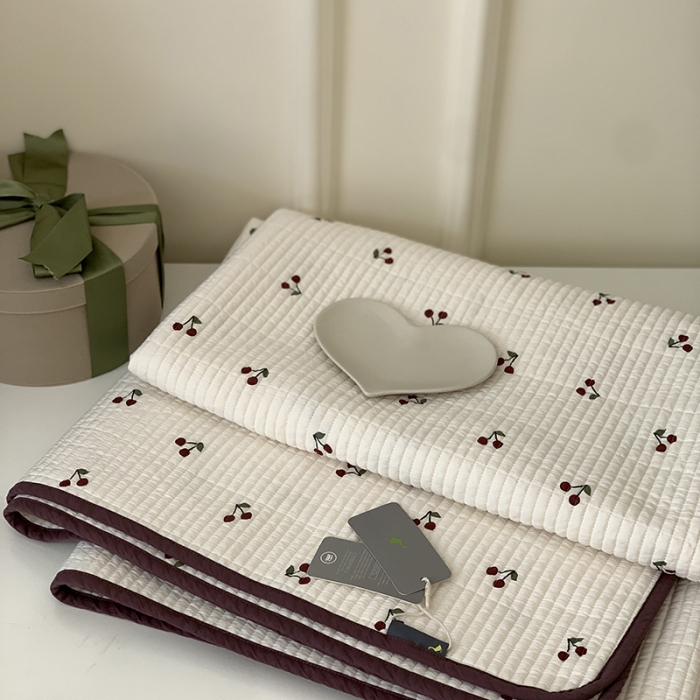 91家纺网 家纺一手货源 找家纺 汇庭 2023新款卡通印花单品床盖系列-实拍 小樱桃