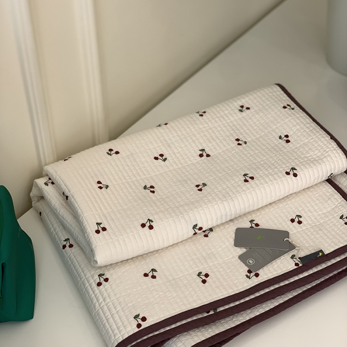 91家纺网 家纺一手货源 找家纺 汇庭 2023新款卡通印花单品床盖系列-实拍 小樱桃