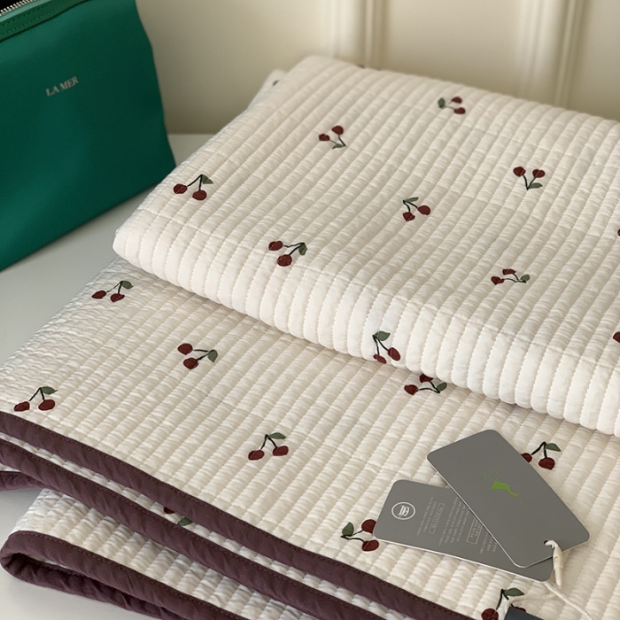 91家纺网 家纺一手货源 找家纺 汇庭 2023新款卡通印花单品床盖系列-实拍 小樱桃