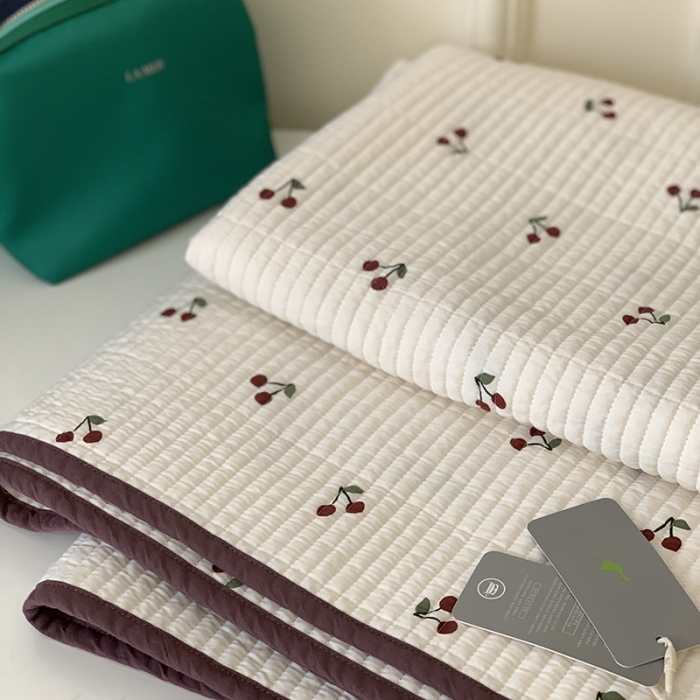 91家纺网 家纺一手货源 找家纺 汇庭 2023新款卡通印花单品床盖系列-实拍 小樱桃