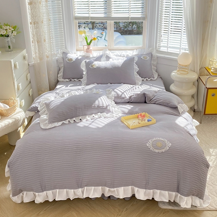 91家纺网 家纺一手货源 找家纺 韩约 2023新款 韩约泡泡纱仙叶系列四件套 仙叶花边款（绅士灰）