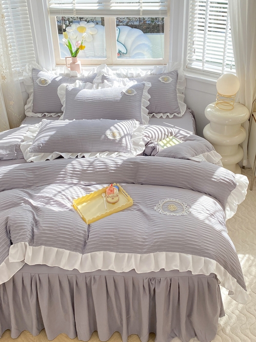 91家纺网 家纺一手货源 找家纺 韩约 2023新款 韩约泡泡纱仙叶系列四件套 仙叶花边款（绅士灰）