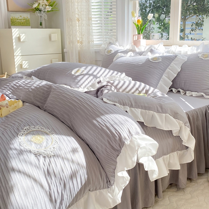 91家纺网 家纺一手货源 找家纺 韩约 2023新款 韩约泡泡纱仙叶系列四件套 仙叶花边款（绅士灰）