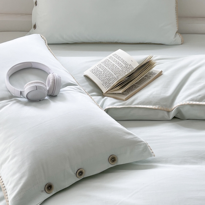 91家纺网 家纺一手货源 找家纺 蜜柚 2024新款A类全棉40支纯色纽扣款水洗棉四件套 水森林