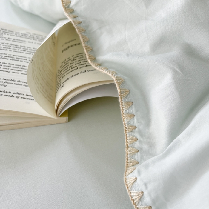 91家纺网 家纺一手货源 找家纺 蜜柚 2024新款A类全棉40支纯色纽扣款水洗棉四件套 水森林