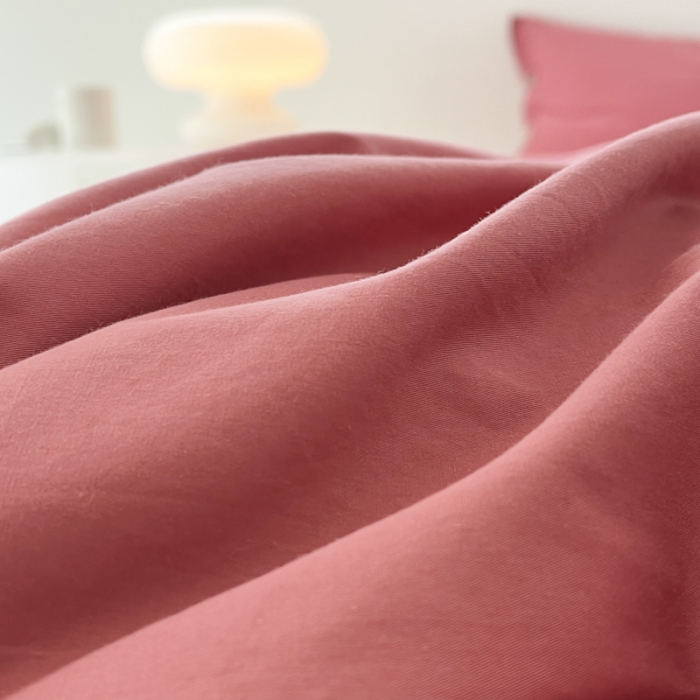 91家纺网 家纺一手货源 找家纺 蜜柚 2024新款A类全棉40支纯色纽扣款水洗棉四件套 中国红