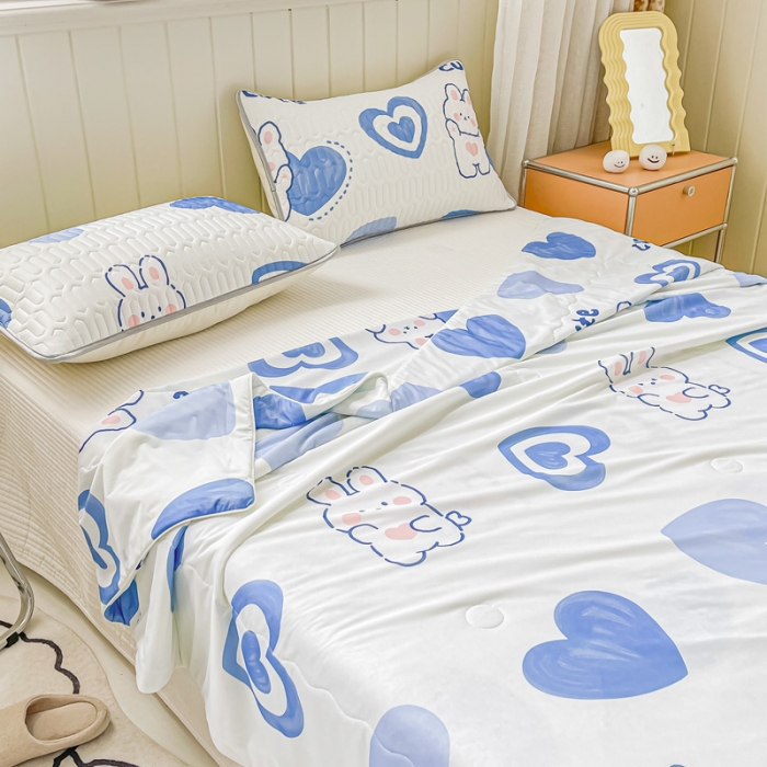 91家纺网 家纺一手货源 找家纺 佳一2023新款凉感丝小清新印花夏被 爱心兔