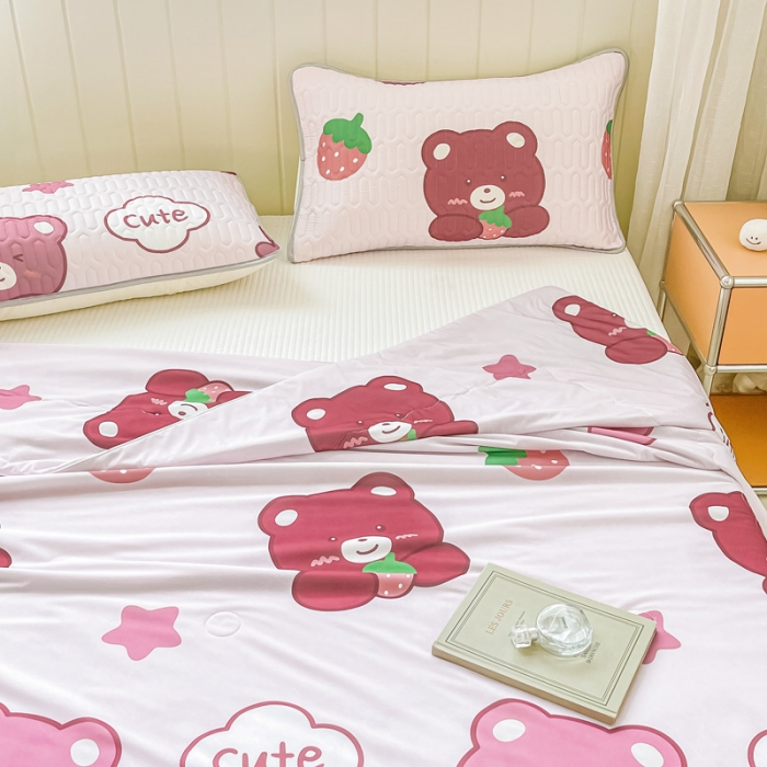 91家纺网 家纺一手货源 找家纺 佳一2023新款凉感丝小清新印花夏被 可爱熊