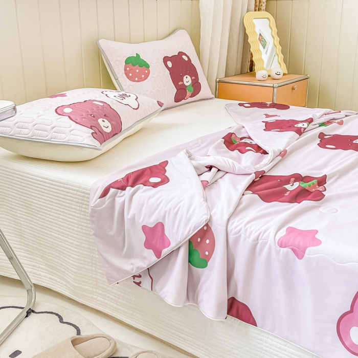 91家纺网 家纺一手货源 找家纺 佳一2023新款凉感丝小清新印花夏被 可爱熊