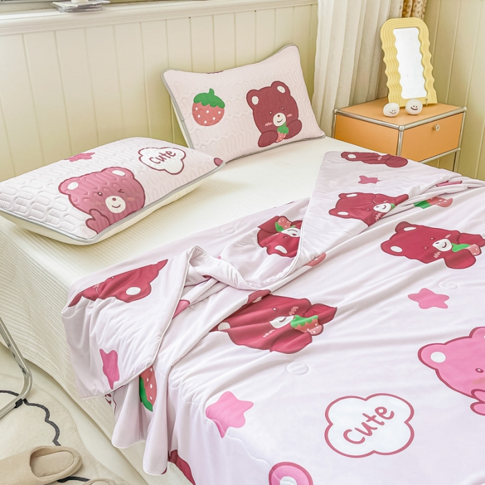 91家纺网 家纺一手货源 找家纺 佳一2023新款凉感丝小清新印花夏被 可爱熊