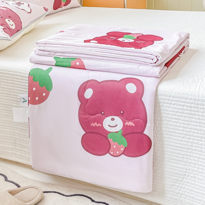 91家纺网 家纺一手货源 找家纺 佳一2023新款凉感丝小清新印花夏被 可爱熊