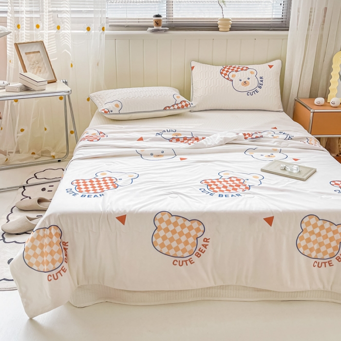 91家纺网 家纺一手货源 找家纺 佳一2023新款凉感丝小清新印花夏被 呆萌熊