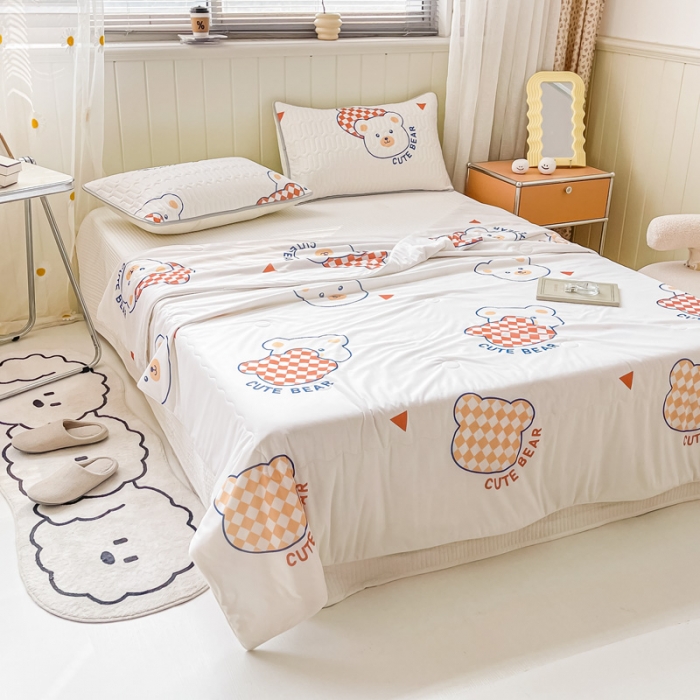 91家纺网 家纺一手货源 找家纺 佳一2023新款凉感丝小清新印花夏被 呆萌熊