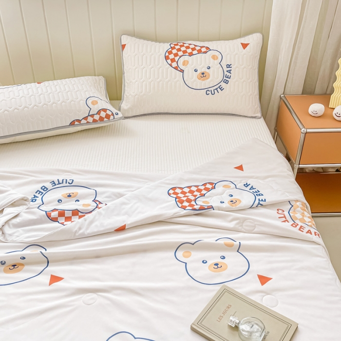 91家纺网 家纺一手货源 找家纺 佳一2023新款凉感丝小清新印花夏被 呆萌熊