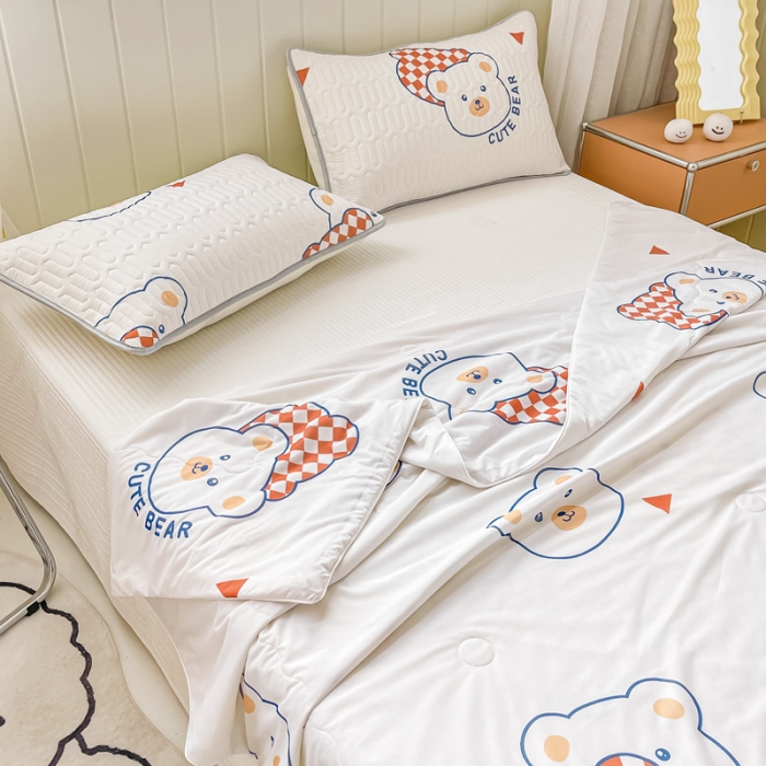 91家纺网 家纺一手货源 找家纺 佳一2023新款凉感丝小清新印花夏被 呆萌熊