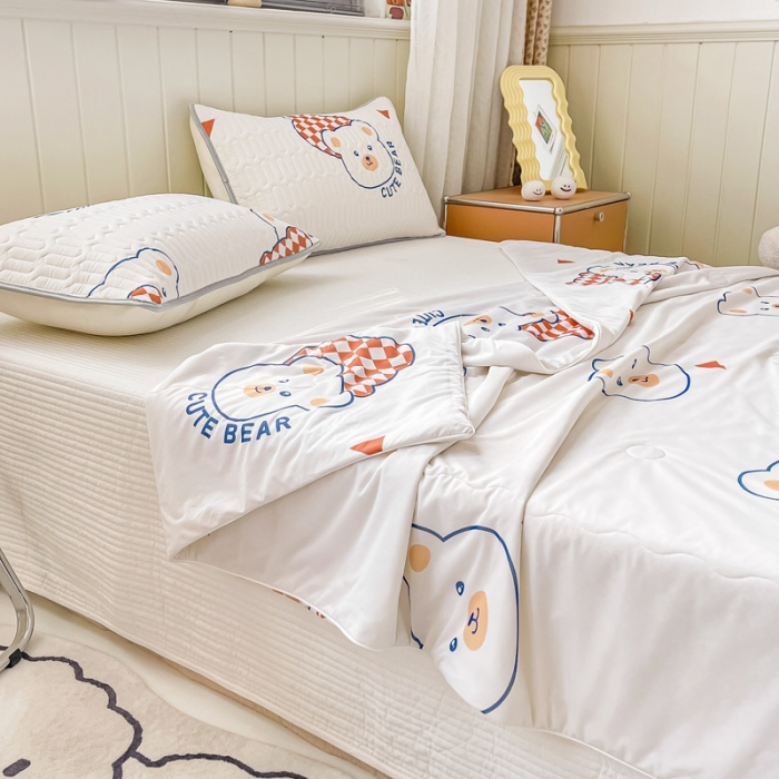 91家纺网 家纺一手货源 找家纺 佳一2023新款凉感丝小清新印花夏被 呆萌熊