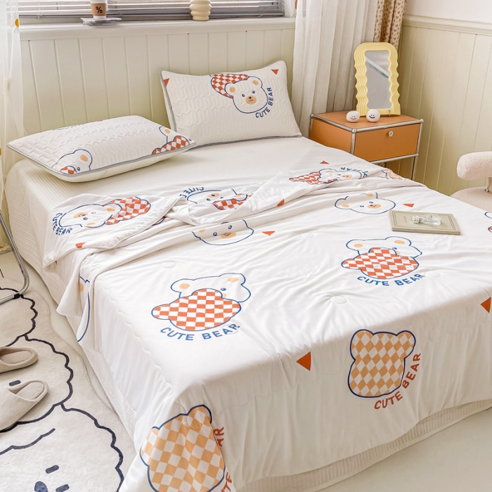 91家纺网 家纺一手货源 找家纺 佳一2023新款凉感丝小清新印花夏被 呆萌熊