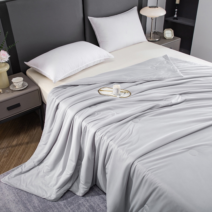 91家纺网 家纺一手货源 找家纺 恒科 2025新款冰淇淋凉感丝夏被 高级灰