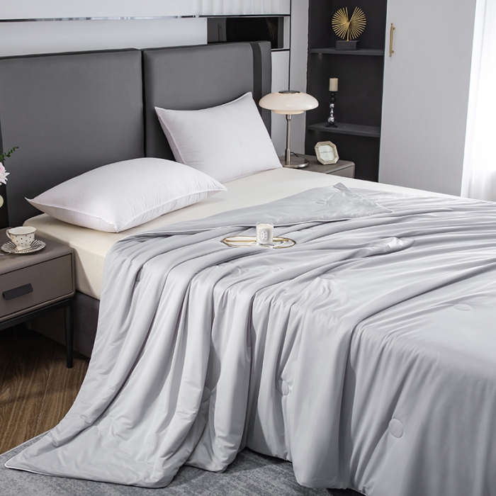 91家纺网 家纺一手货源 找家纺 恒科 2025新款冰淇淋凉感丝夏被 高级灰