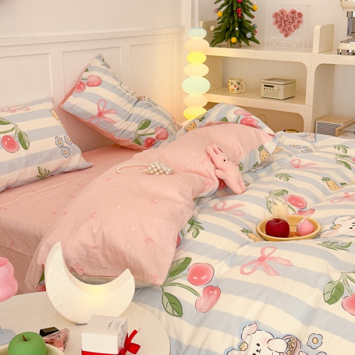 91家纺网 家纺一手货源 找家纺 昔可 2023春日新款全棉3 蓝条樱桃兔