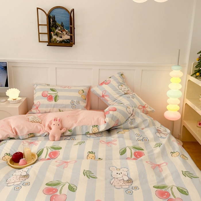 91家纺网 家纺一手货源 找家纺 昔可 2023春日新款全棉3 蓝条樱桃兔