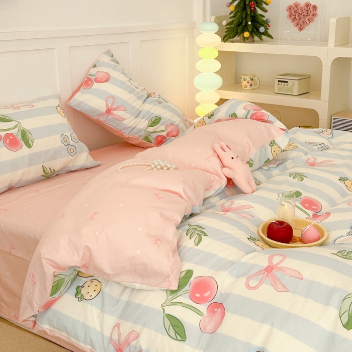 91家纺网 家纺一手货源 找家纺 昔可 2023春日新款全棉3 蓝条樱桃兔