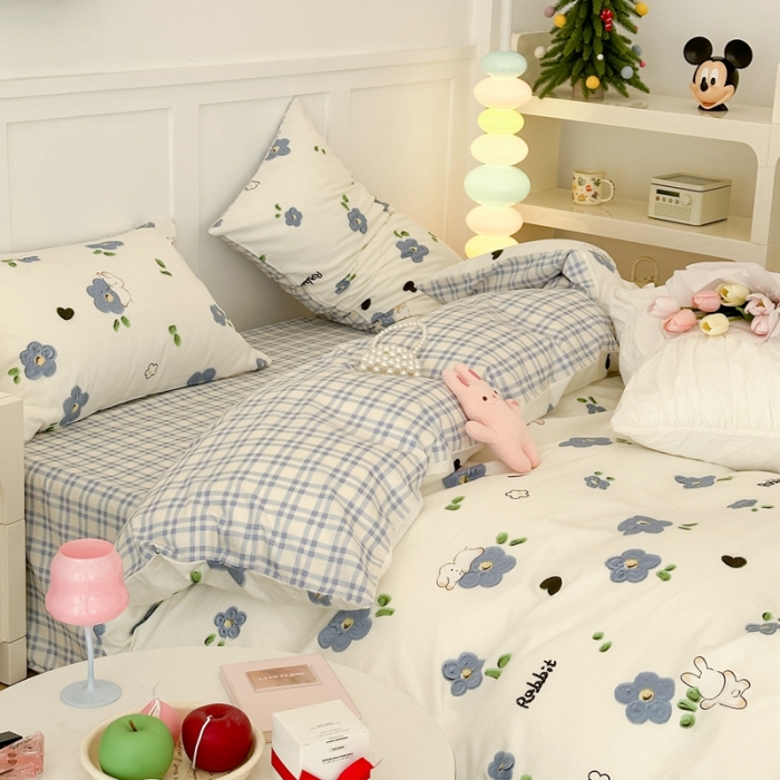 91家纺网 家纺一手货源 找家纺 昔可 2023春日新款全棉3 兔兔蓝油画花