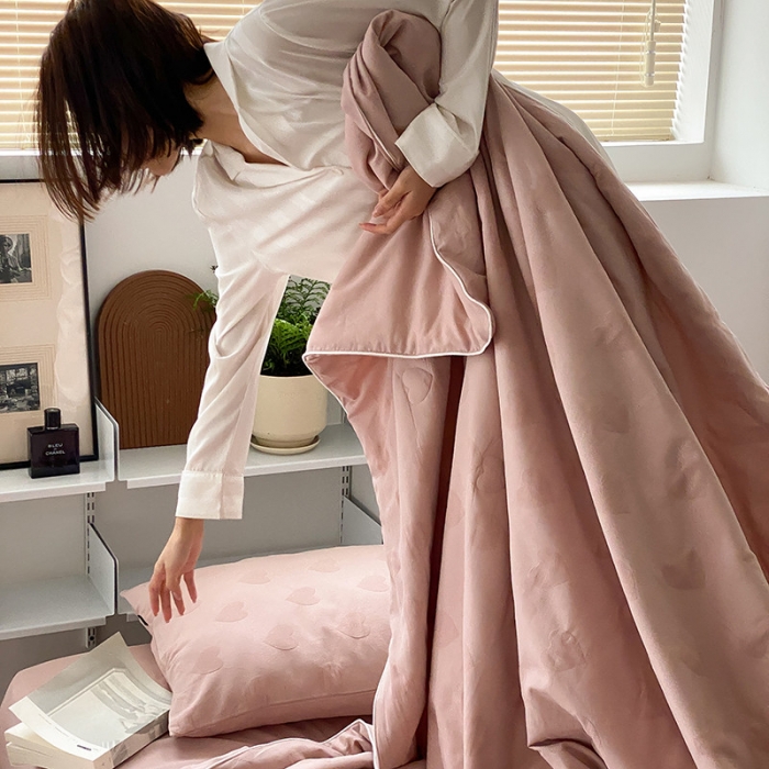 91家纺网 家纺一手货源 找家纺 莱福仕家纺2024新款泡芙水洗棉大豆夏被 爱心-蜜桃粉