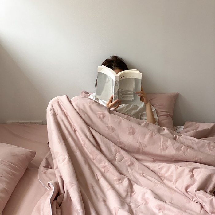 91家纺网 家纺一手货源 找家纺 莱福仕家纺2024新款泡芙水洗棉大豆夏被 爱心-蜜桃粉