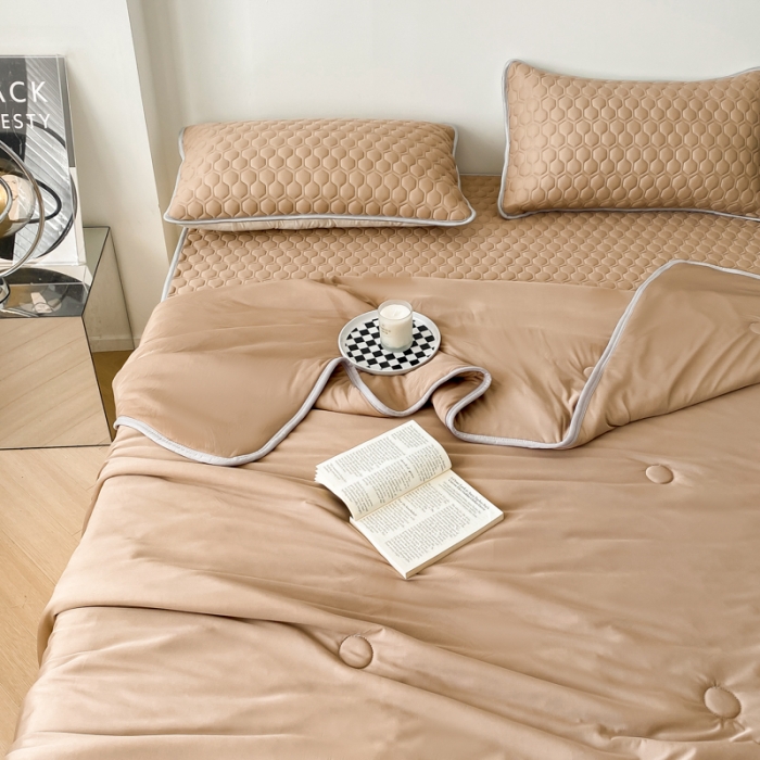 91家纺网 家纺一手货源 找家纺 欧邦 新款轻奢风纯色凉感丝乳胶凉席夏被四件套 蜜茶色
