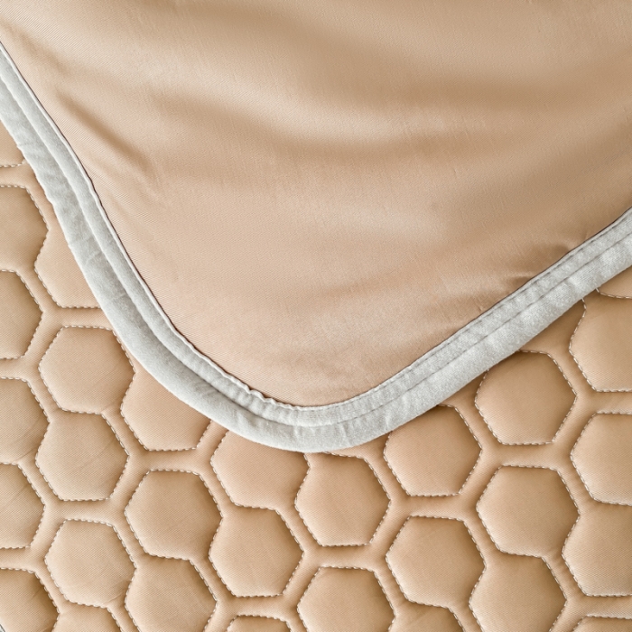 91家纺网 家纺一手货源 找家纺 欧邦 新款轻奢风纯色凉感丝乳胶凉席夏被四件套 蜜茶色