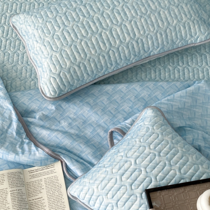 91家纺网 家纺一手货源 找家纺 欧邦 新款轻奢风纯色凉感丝乳胶凉席夏被四件套 银河-蓝