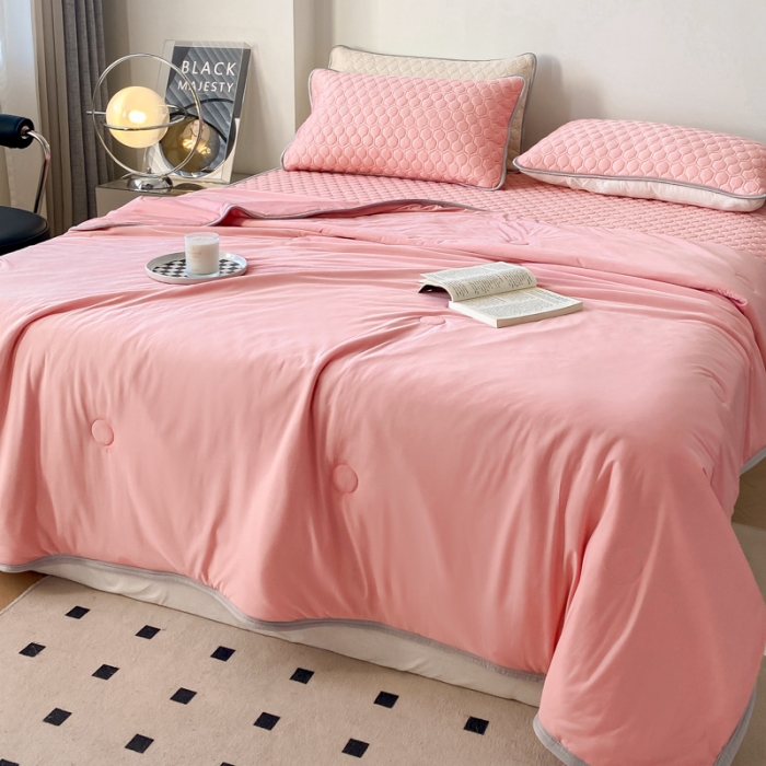 91家纺网 家纺一手货源 找家纺 欧邦 新款轻奢风纯色凉感丝乳胶凉席夏被四件套 樱花粉