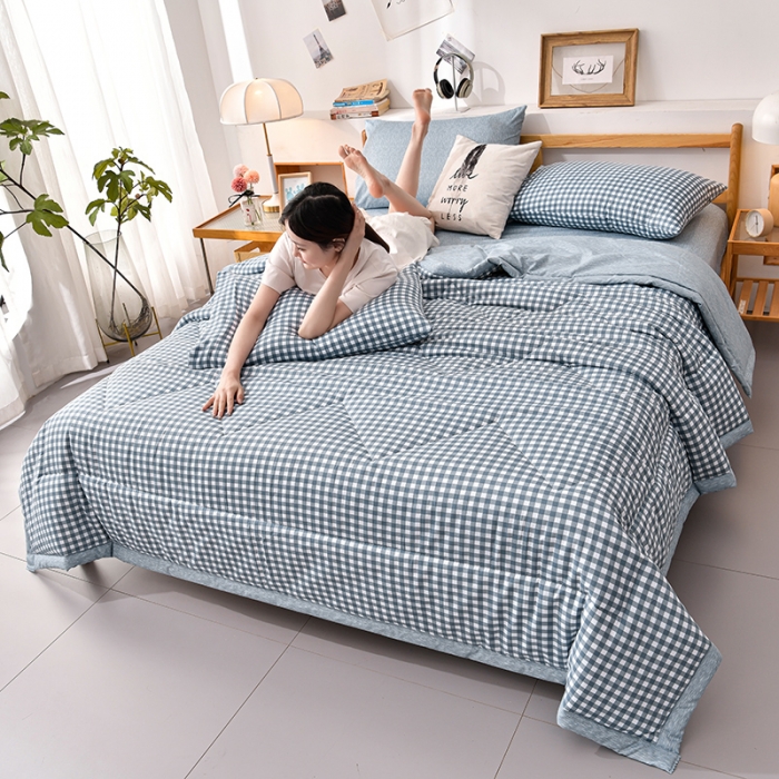 91家纺网 家纺一手货源 找家纺 圣楚 2024年新款简约时尚单夏被空调被夏凉被直播供货简约小格