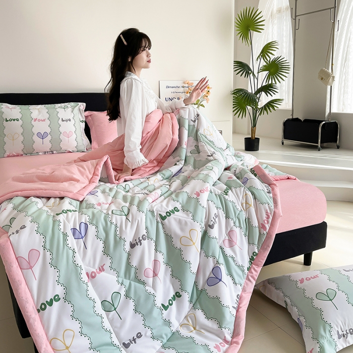 91家纺网 家纺一手货源 找家纺 圣楚 2024年新款简约时尚单夏被空调被夏凉被直播供货小心思