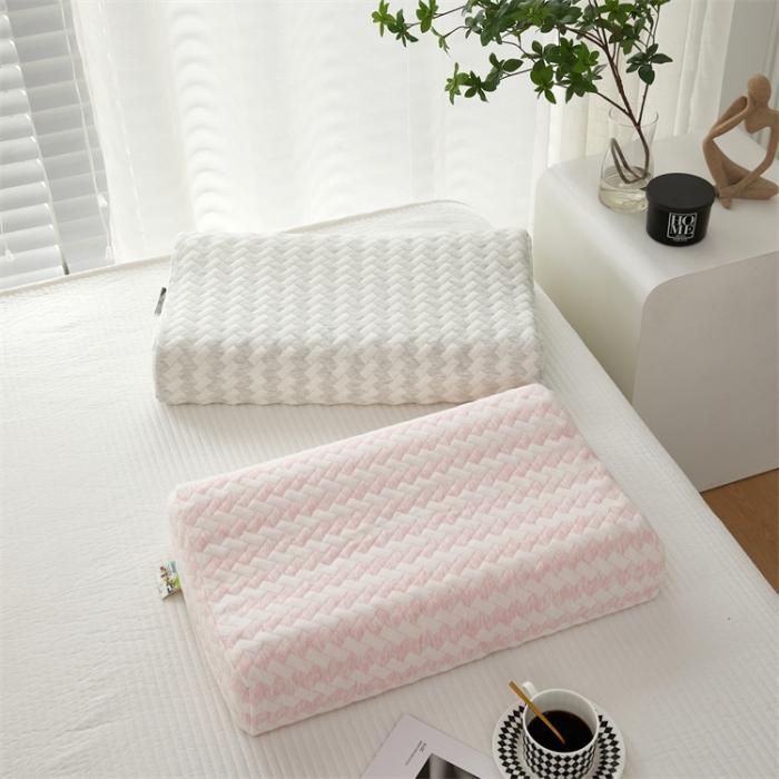 91家纺网 家纺一手货源 找家纺 全棉条纹款成人乳胶枕头单人乳胶枕高低狼牙按摩款