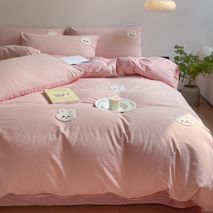 91家纺网 家纺一手货源 找家纺 雅居纺 2023新款全棉毛巾绣四件套 兔宝宝