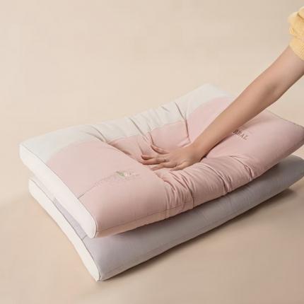 91家纺网 家纺一手货源 找家纺 剑桥枕业 2023全新枕芯系列 草本物语羽丝定型枕