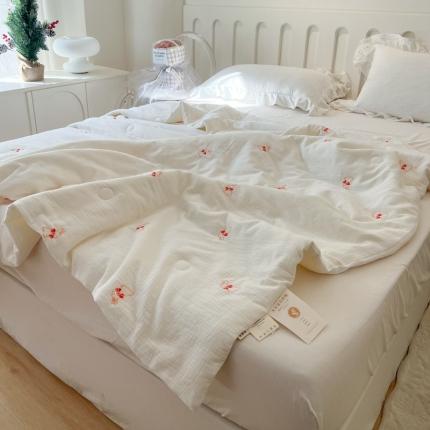 91家纺网 家纺一手货源 找家纺 （总）木楌 2025年新款双层皱皱纱刺绣款夏被大豆被