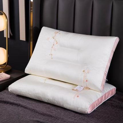 91家纺网 家纺一手货源 找家纺 露函 2025新款真丝蛋白护颈枕芯枕头