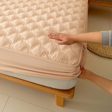 91家纺网 家纺一手货源 找家纺 雅萱 2023新款 大豆纤维夹棉床笠-云朵系列 花朵-驼