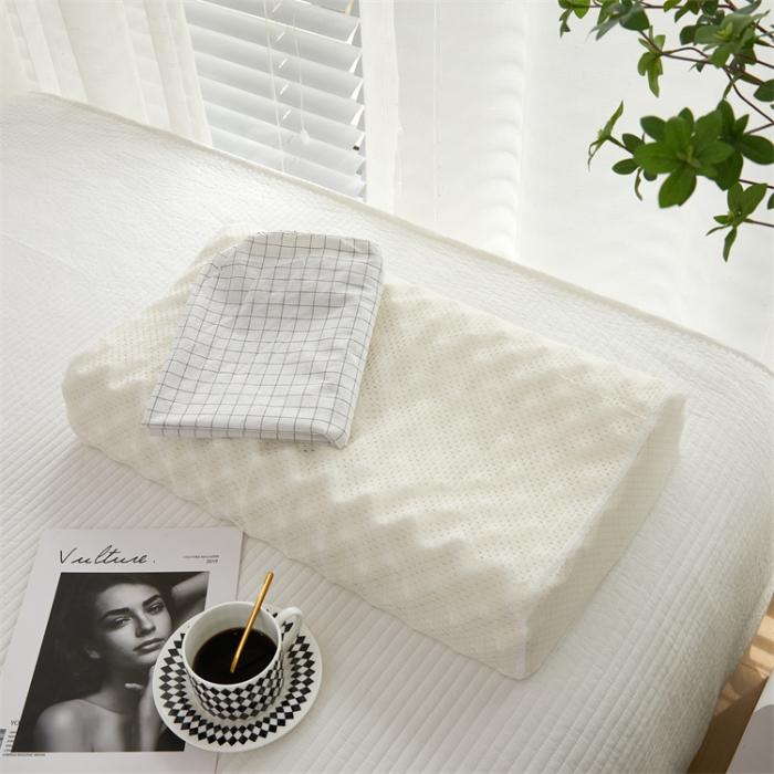 91家纺网 家纺一手货源 找家纺 天然乳胶枕头成人乳胶枕单人颈椎枕头狼牙按摩枕全棉枕套