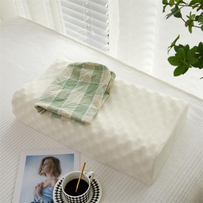 91家纺网 家纺一手货源 找家纺 天然乳胶枕头成人乳胶枕单人颈椎枕头狼牙按摩枕全棉枕套