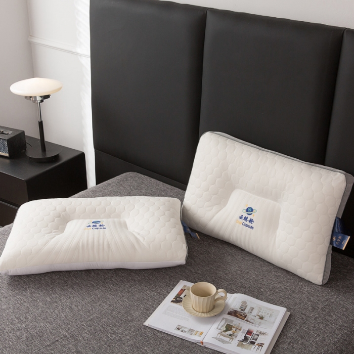 91家纺网 家纺一手货源 找家纺 2023爱来伊云端舱护颈枕乳胶枕 灰色