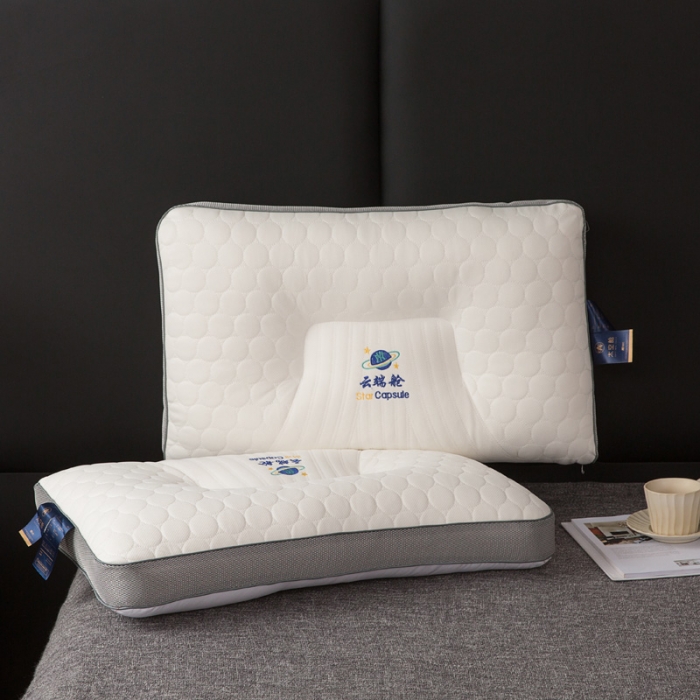 91家纺网 家纺一手货源 找家纺 2023爱来伊云端舱护颈枕乳胶枕 灰色