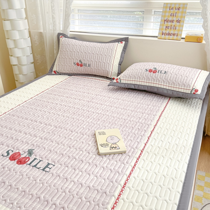 91家纺网 家纺一手货源 找家纺 慕澄 2023新款大版宽边小清新乳胶凉席系列 宽边-樱桃物语